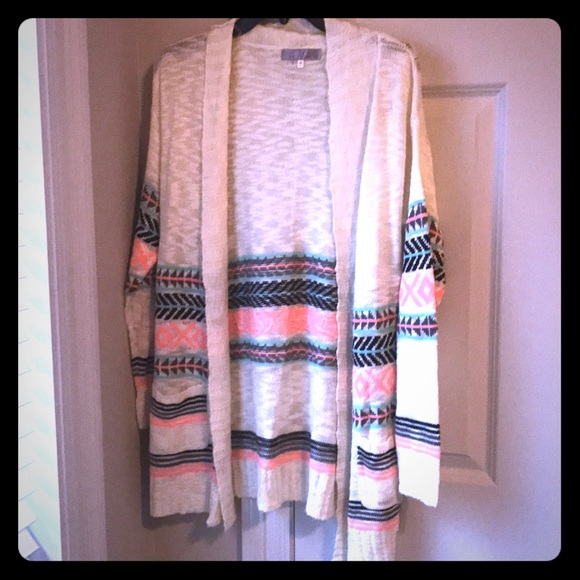 Adorable & fun Aztec printed cardigan - Picture 1 of 2